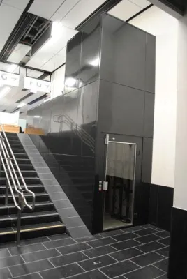 Bild: Flughafen Wien setzt am neuen "Skylink"-Terminal auf einen „VERRAlift“ von HETEK