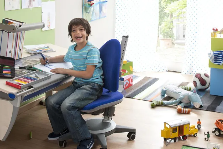 Bild: Zappeln erlaubt: So findet man die passenden Schreibmöbel für Kinder