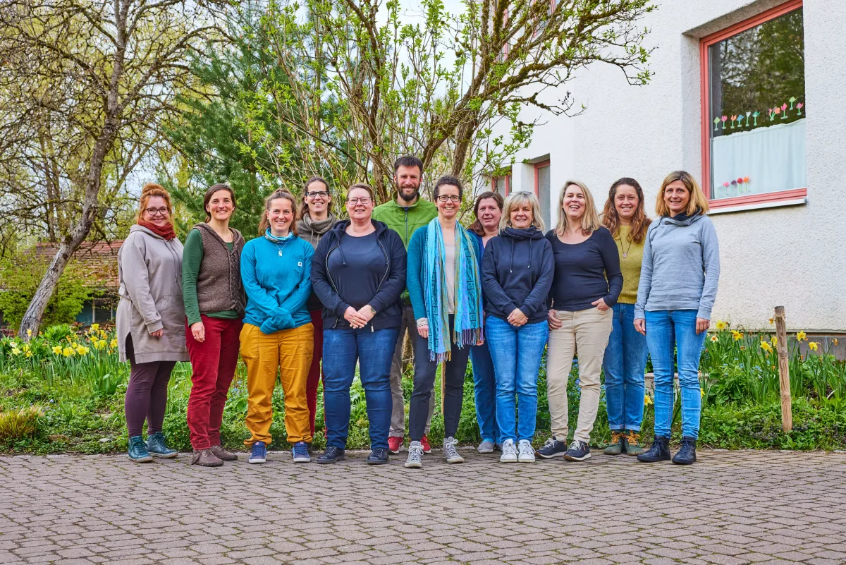 Gruppenfoto Planungskreis des Frühlingsmarktes bestehend aus Eltern und LehrerInnen der Freien Waldo (© Freie Waldorfschule Schopfheim e.V.)