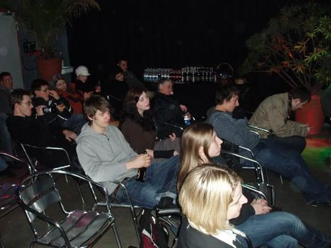 Besucher beim Film.