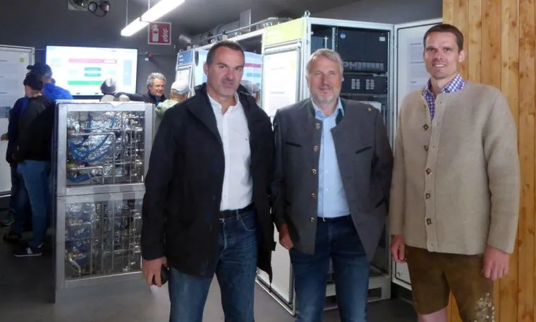 Bild: Erstes Energiesparhaus mit Proton Motor Fuel Cell und Hy2green-Speicher von GKN