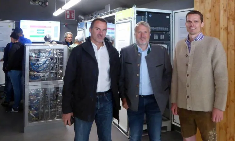 Erstes Energiesparhaus mit Proton Motor Fuel Cell und Hy2green-Speicher von GKN Bild: Erstes Energiesparhaus mit Proton Motor Fuel Cell und Hy2green-Speicher von GKN