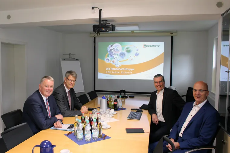 Unternehmensbesuch bei Rauschert in Oberbettingen mit MdB Patrick Schnieder und MdL Gordon Schnieder Bild: Unternehmensbesuch bei Rauschert in Oberbettingen mit MdB Patrick Schnieder und MdL Gordon Schnieder