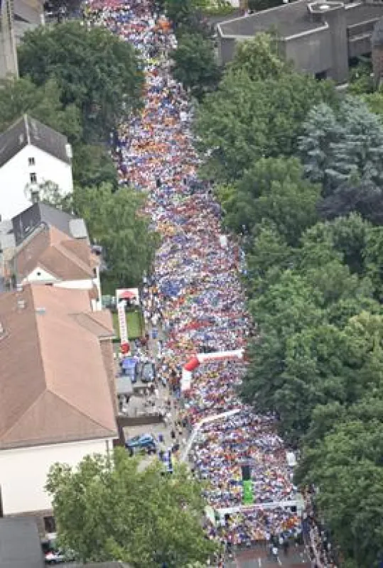 Raus aus dem Büro – rein in die Joggingschuhe. Bild-Quelle: Dilllinger Hütte