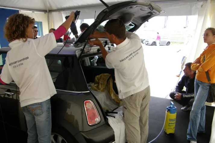 Bild: HAVERKAMP stylt Kultauto: Die „Sonnenbrille“ für den MINI