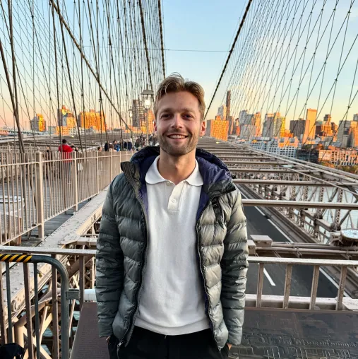 Von Bad Rodach nach Übersee: BWL-Alumnus in New York Bild: Von Bad Rodach nach Übersee: BWL-Alumnus in New York