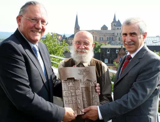 Bild: Frankenturm trifft Dreikönigenhaus