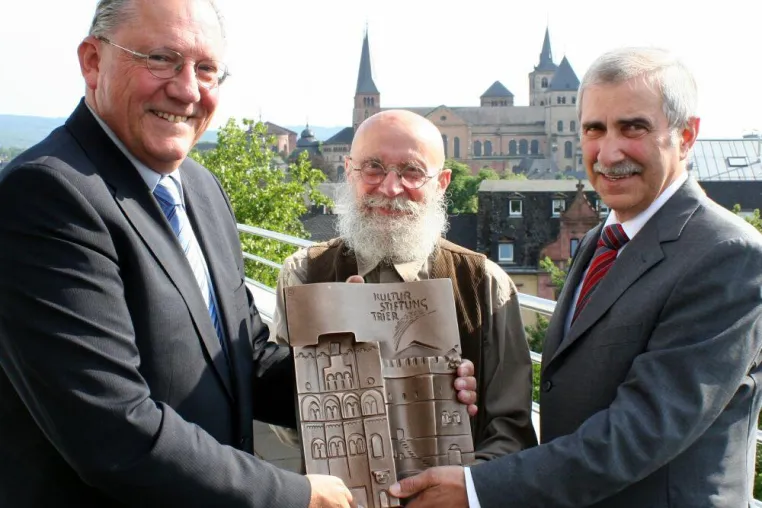 Bild: Frankenturm trifft Dreikönigenhaus