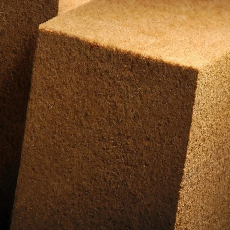 Die druckfeste Holzfaserdämmplatte HDP-Q11 standard von HOMATHERM bietet als Aufdachdämmung neben einem hervorragenden Wärmeschutz auch einen optimalen sommerlichen Hitzeschutz sowie einen sehr guten 