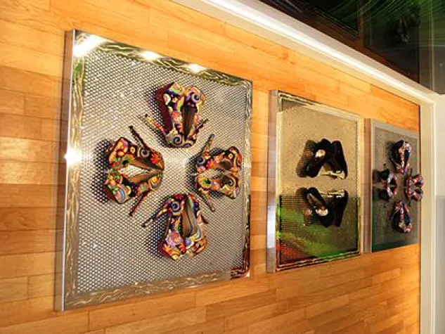 Bild: HJ LINDEN – Neue High Heels-Spiegelinstallationen