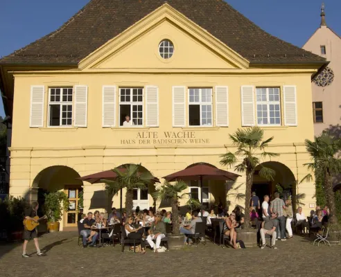 Bild: 20 Jahre Alte Wache – Haus der badischen Weine: Eine Repräsentanz regionaler Weine mitten in Freiburg