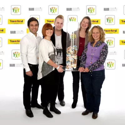 Bild: GUTES AUSSEHEN HILFT „TRAUERLAND“