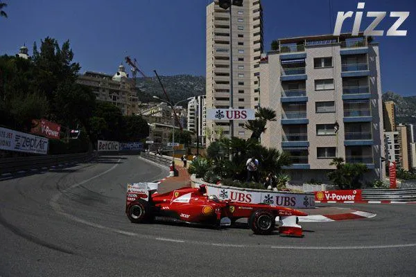Monaco GP Formel 1 in Berlin Kreuzberg auf Leinwand Bild: Monaco GP Formel 1 in Berlin Kreuzberg auf Leinwand