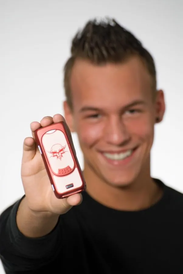 Effektvoller Blickfang für´s Handy: Designfolien machen das Kultobjekt zum individuellen Kunstwerk (Foto: Stickando)