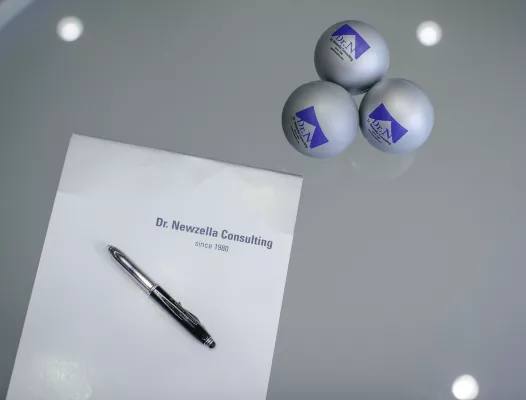 Die Dr.-Newzella-Vergütungsstudien sind ein Muss für EntscheiderInnen in der deutschen Pharmaindustrie! Bild: Die Dr.-Newzella-Vergütungsstudien sind ein Muss für EntscheiderInnen in der deutschen Pharmaindustrie!
