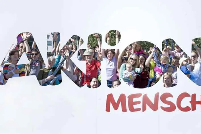 insglück drehte in 15 Städten ein inklusives Musikvideo für die Aktion Mensch Bild: insglück drehte in 15 Städten ein inklusives Musikvideo für die Aktion Mensch