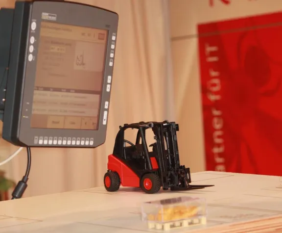 Bild: Produktinnovation Staplerortung auf LogiMAT 2010 präsentiert