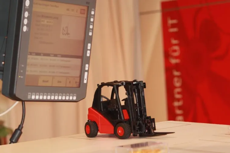Bild: Produktinnovation Staplerortung auf LogiMAT 2010 präsentiert