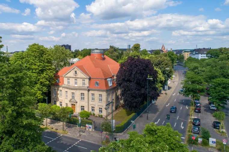 Bild: AENGEVELT und CUBION verkaufen Denkmalimmobilie “Cecilienallee 4“ in Düsseldorf