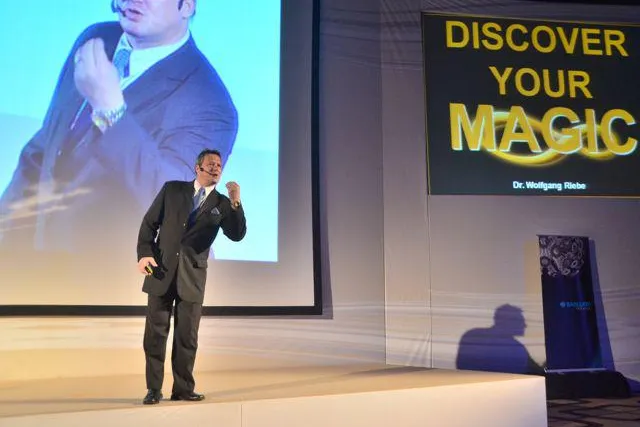 Bild: Mentalcoach Dr. Wolfgang Riebe neu im Sales Motion Referenten Pool