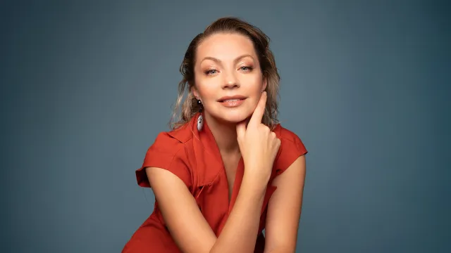 Stars denken um: Natürlich jünger aussehen mit der Jugenddreieck-Methode Bild: Stars denken um: Natürlich jünger aussehen mit der Jugenddreieck-Methode