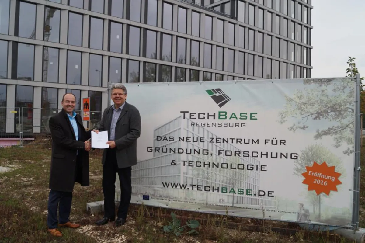 Alexander Rupprecht, Geschäftsführer R-Tech GmbH (li) und Stefan Lew, Geschäftsführer Bits & Bytes G