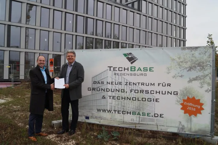 TechBase: Erster Mietvertrag unter Dach und Fach Bild: TechBase: Erster Mietvertrag unter Dach und Fach