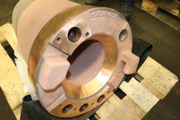 Bild: Biologen entwickeln Kupferoberfläche, die im Hochofen flüssiges Eisen abperlen lässt