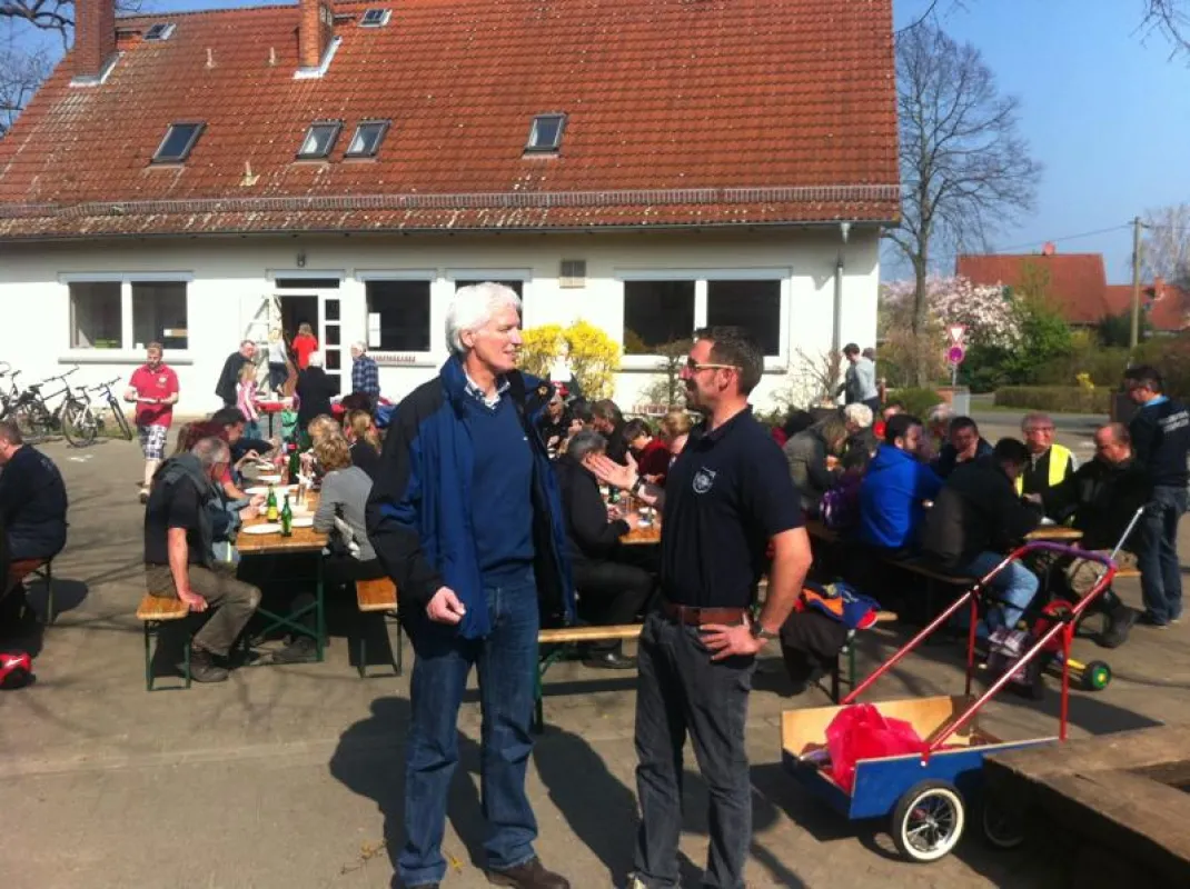 Christian Grahl nach der Müllsammelaktion im Gespräch