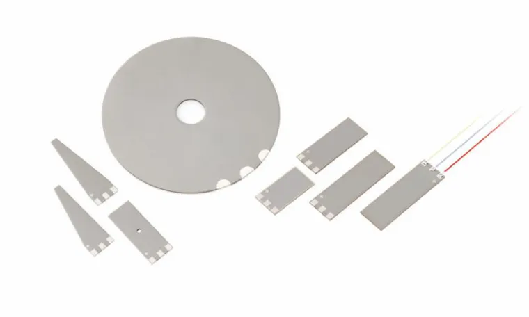 Bild: Ein runder Multilayer-Biegeaktor ergänzt die Produktlinie der PICMA® Bender