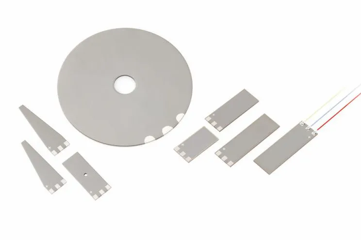 Bild: Ein runder Multilayer-Biegeaktor ergänzt die Produktlinie der PICMA® Bender