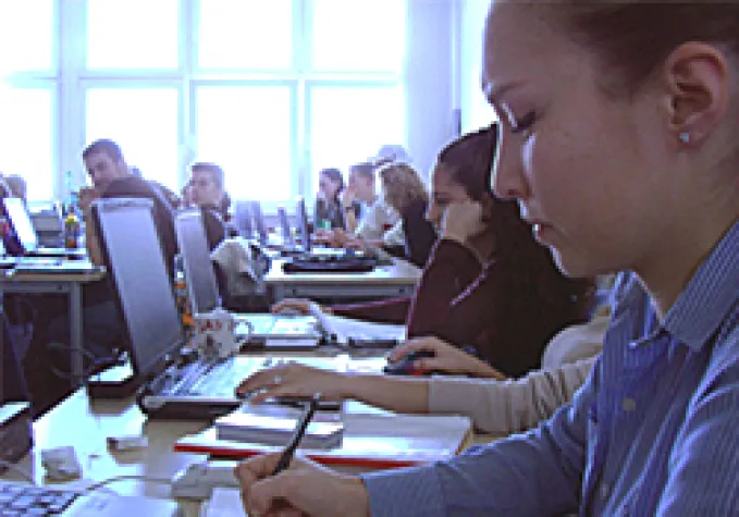 Bild: Papierlos studieren – die OTA Hochschule geht neue Wege in Lehre und Verwaltung