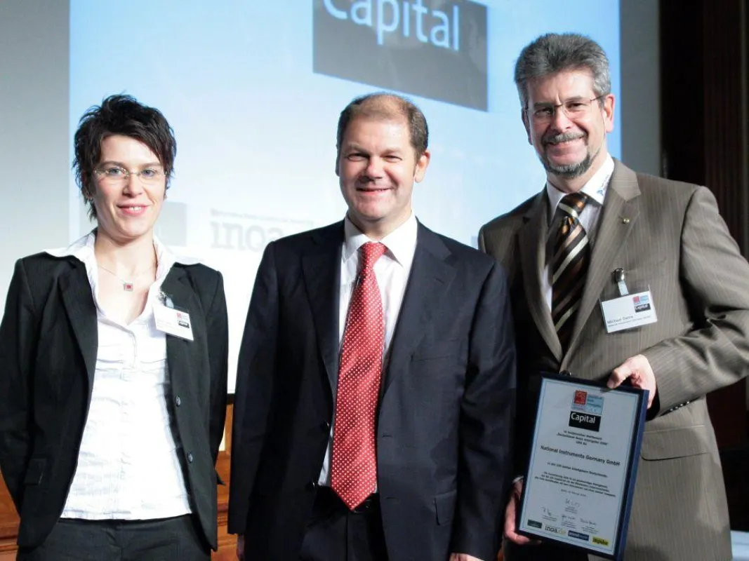 Mit freundlicher Genehmigung von Tom Maelsa für Capital; v. l. n. r.: Silke Loos (Team Leader Communications & Media Relations), Bundesarbeitsminister Olaf Scholz, Michael Dams (Geschäftsführer Nation