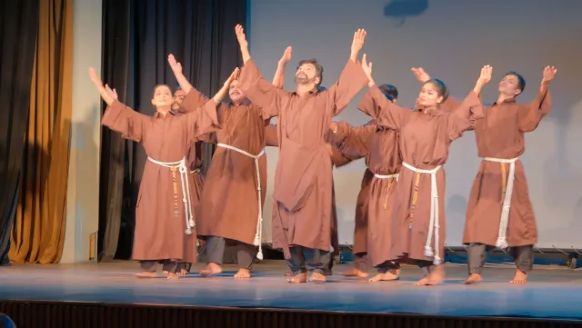 Bild: Zum 800. Todestag von Franz von Assisi Tanzdrama von indischem Jesuiten und Tanzgruppe