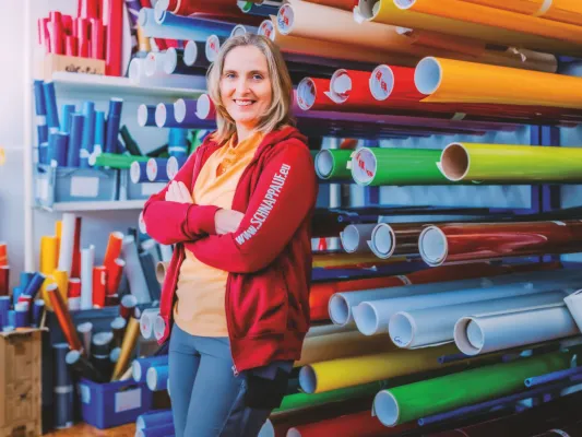 Bild: Leuchtreklame und Fahrzeugbeschriftung in Coburg aus Meisterhand: Dafür steht Andrea Schnappauf