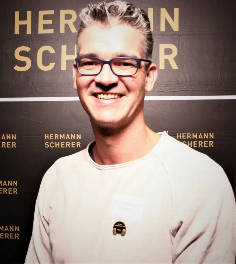 Dr. Christoph Ramcke mit seinem Gewinner Pin