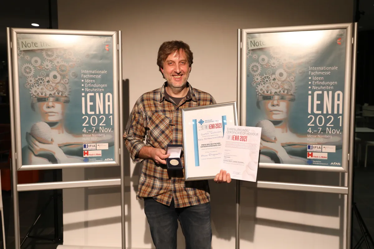 DEV Erfinderpreis für mobiles Waschbecken (© iENA)