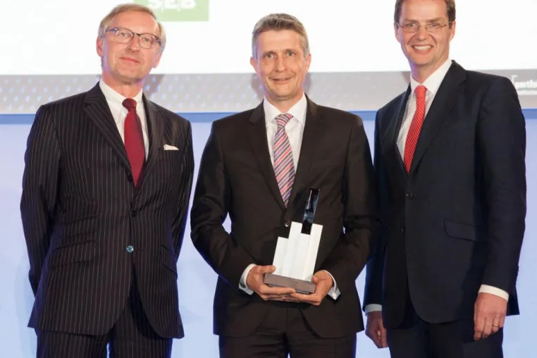 Portfolio Institutionell Award 2015: uniVersa als „Bester Immobilieninvestor“ ausgezeichnet Bild: Portfolio Institutionell Award 2015: uniVersa als „Bester Immobilieninvestor“ ausgezeichnet