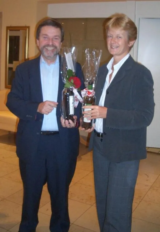 V.l.: Hotelgast Joachim Fuchs und Hotelleiterin Gabriele Hartl