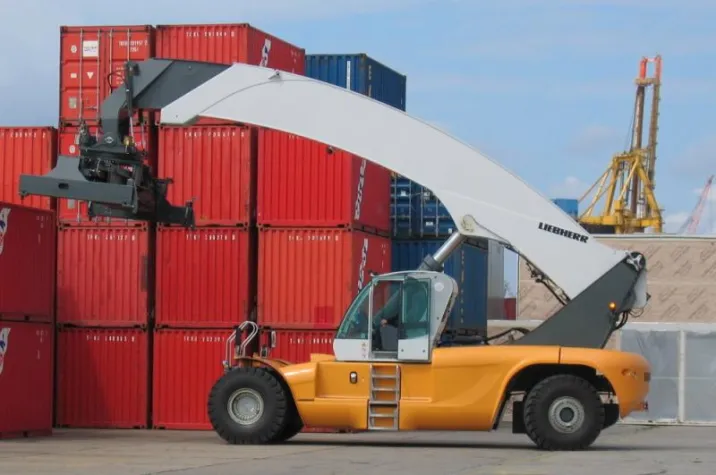 Bild: BAUMA 2010 - KML MILLER präsentiert die mulifunktionale eyecab Family