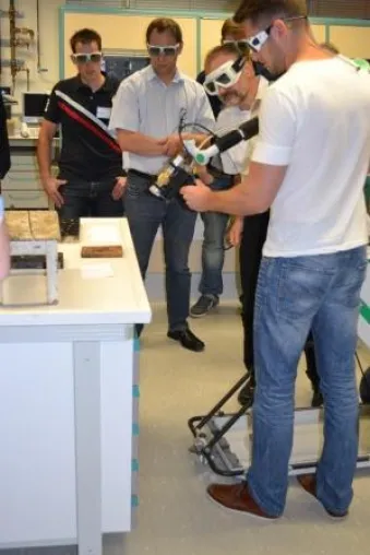 Reinigungstechnik in der Produktion: Fraunhofer schließt Qualifikationslücke in Unternehmen Bild: Reinigungstechnik in der Produktion: Fraunhofer schließt Qualifikationslücke in Unternehmen