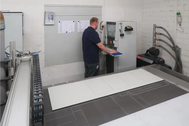 Bild: Sicheres Spannen von kleineren Platten mit Vakuum