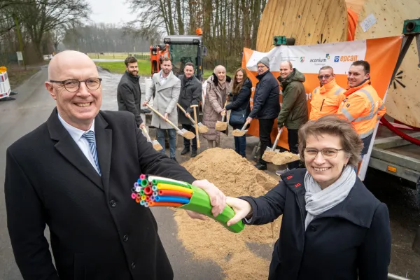 Bild: Symbolischer Spatenstich für den geförderten Gigabitausbau im Kreis Kleve