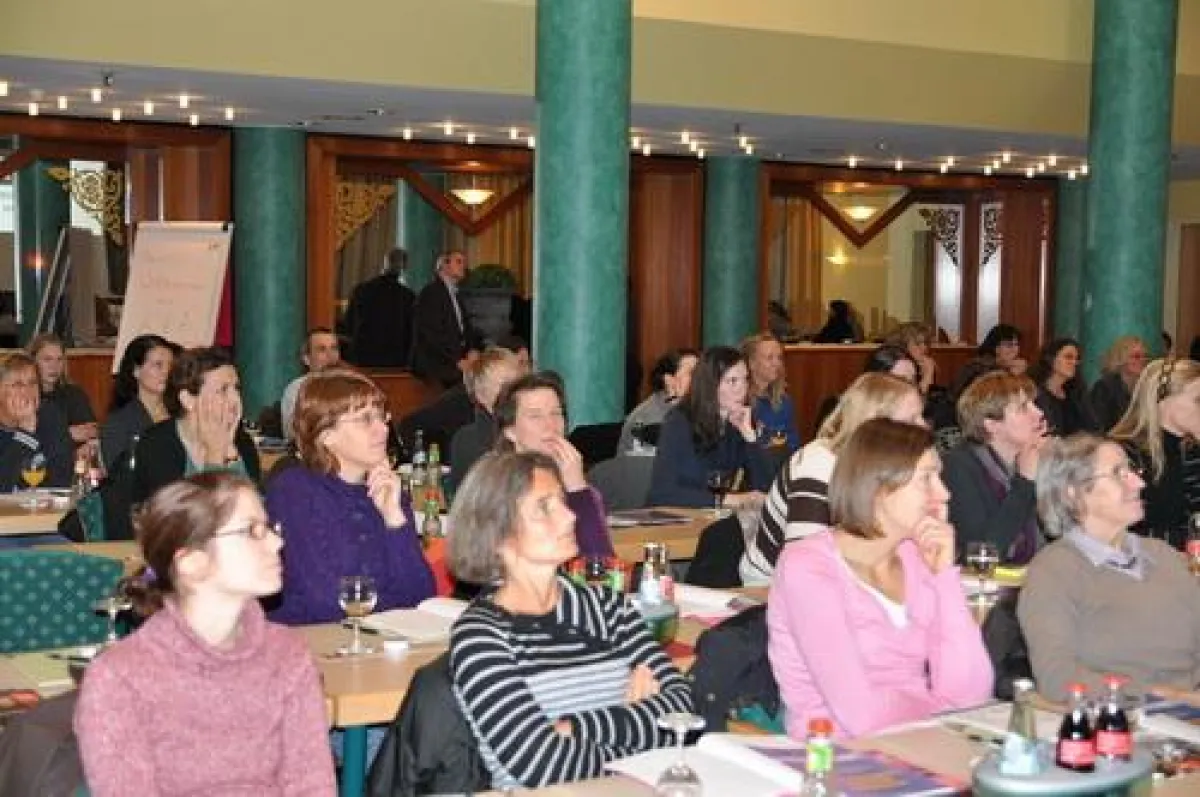 Blick in den gefüllten Vortragssaal