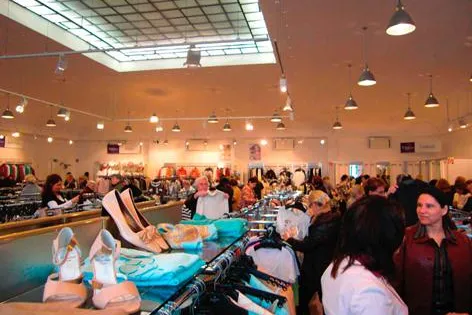 Elégance - Designerstücke im Blickpunkt - Eröffnungsfeier des Aachener Outlet-Store war ein voller Erfolg Bild: Elégance - Designerstücke im Blickpunkt - Eröffnungsfeier des Aachener Outlet-Store war ein voller Erfolg