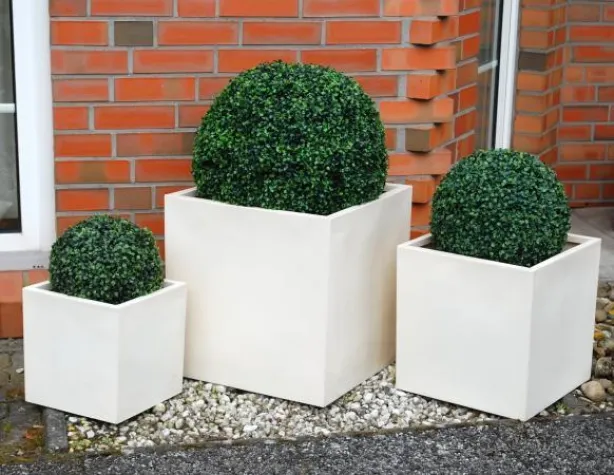 Bild: Jetzt wetterfest durch alle Jahreszeiten – mit Pflanzkübeln aus Fiberglas