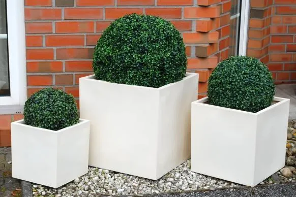 Bild: Jetzt wetterfest durch alle Jahreszeiten – mit Pflanzkübeln aus Fiberglas