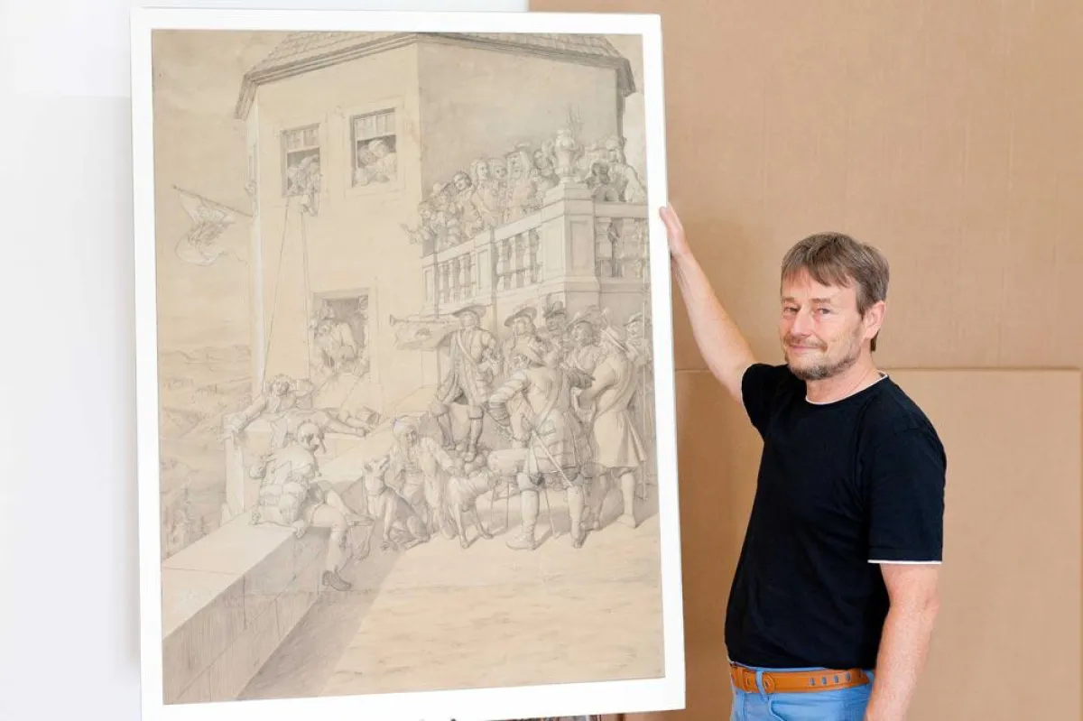 Kurator Andrej Pawluschkow präsentiert die Vorstudie 