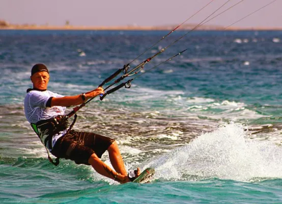 Bild: Fotowettbewerb / Videowettbewerb: 5x Kitesurf-DVDs "Airstyle - Strictly Hooked Tricks" zu gewinnen