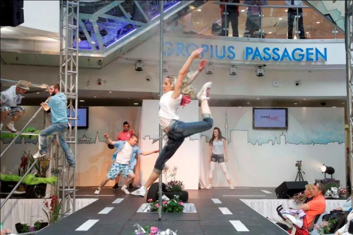 It`s Fashion Time – heiße Modetrends in verzauberter Herbstkulisse Bild: It`s Fashion Time – heiße Modetrends in verzauberter Herbstkulisse